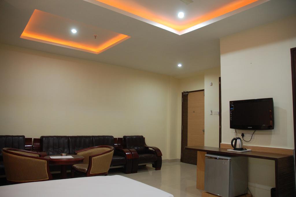 Hotel Sitara Royal Haiderabad Buitenkant foto