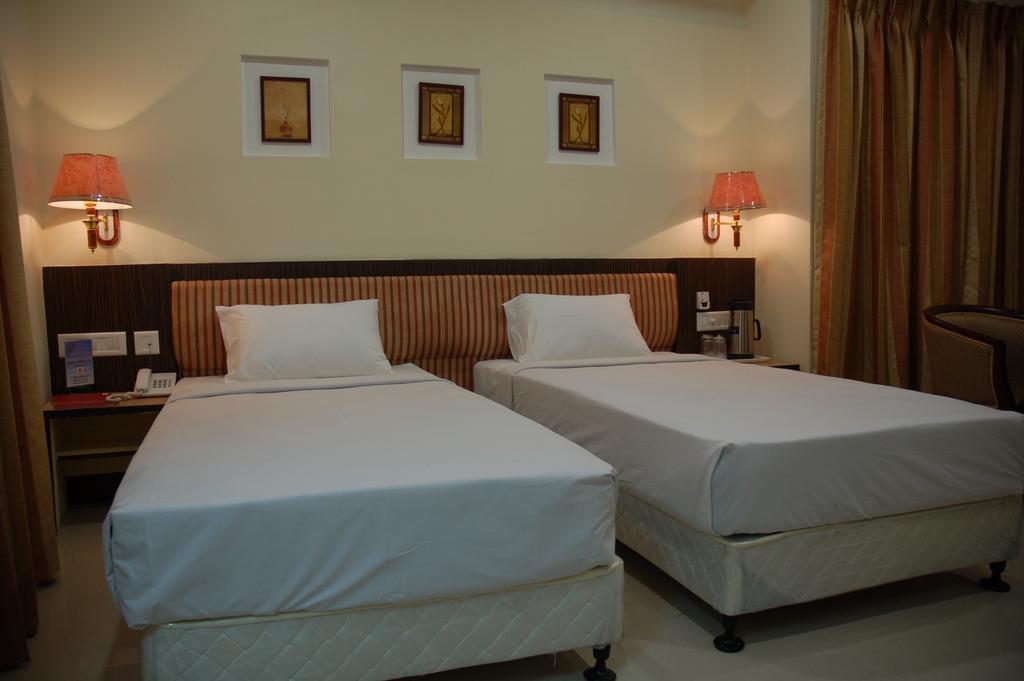 Hotel Sitara Royal Haiderabad Kamer foto